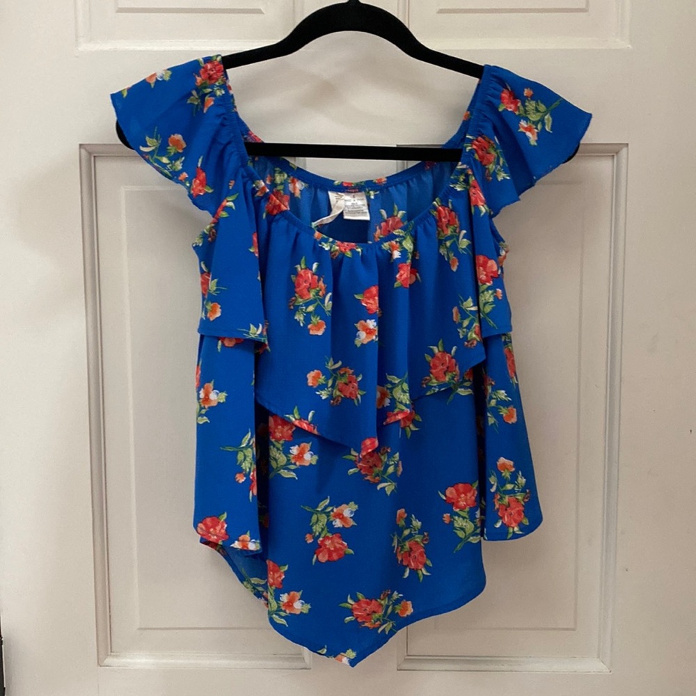Mimi Chica Floral Dimensional Flowy Top - S